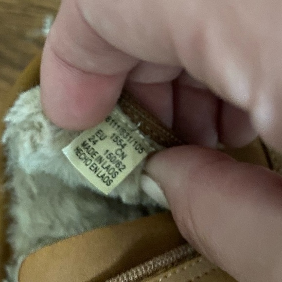 Zara Unisex Boots with a Cozy Interior! - Picture 6 of 7